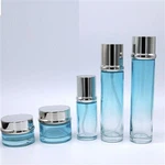 Eigen merk hemelsblauw gradiënt push-down essentie fles crème fles met hoge kwaliteit op maat